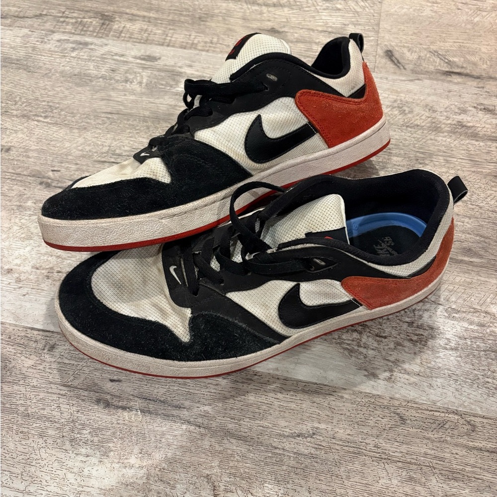 Nike Men's SB Alleyoop Black and Red Skateboarding Sneakers